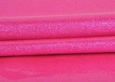 China Rote Farbe dauerhaftes Kunstleder-Funkeln-PVC-Gewebe-Rose für die Herstellung von Taschen fournisseur